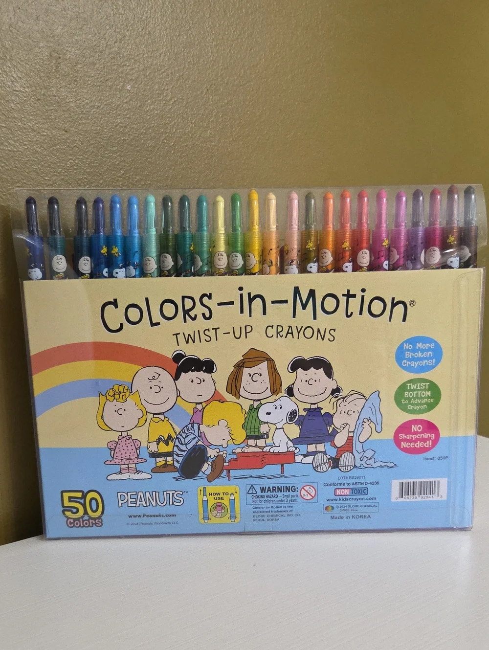 NEW Peanuts Colors-in-Motion Twist-Up Crayons - Multicolor Assortment 50 Colors